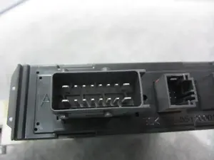 Foto de MOTOR ELEVALUNAS DELANTERO DERECHO CITROEN C8 2.0 HDi FAP CAT (107 CV / 79 KW) referencia 991728201 foto 5