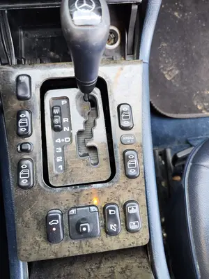 Foto de MANDO RETROVISOR MERCEDES-BENZ CLASE E (BM 210) BERLINA 3.0 Turbodiesel CAT (177 CV / 130 KW)