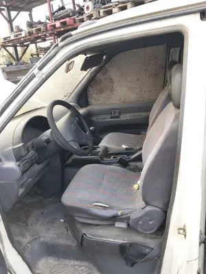 Foto de GOMAS CONTORNO PUERTA NISSAN VANETTE CARGO 2.3 Diesel (75 CV / 55 KW)