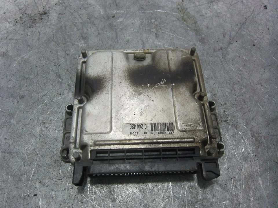 Foto de CENTRALITA MOTOR UCE PEUGEOT 306 BREAK 2.0 HDi CAT (90 CV / 66 KW) referencia 9640324380
