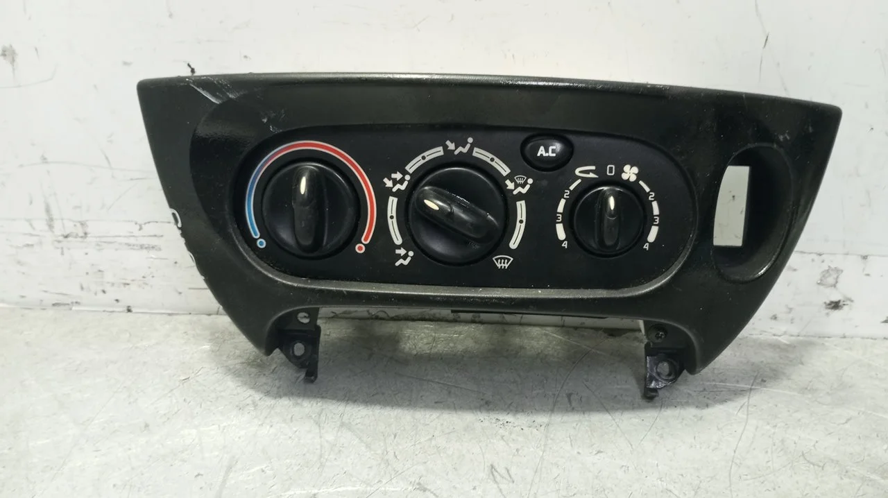 Foto de NO IDENTIFICADO RENAULT SCENIC I (JA...) 1.9 dTi Diesel (80 CV / 59 KW) referencia 663212P
