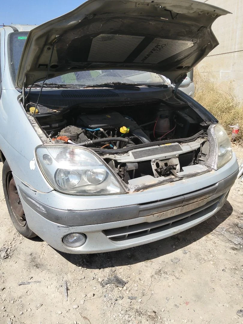 Foto de PARAGOLPES DELANTERO RENAULT SCENIC I (JA...) 1.9 dCi Diesel CAT (102 CV / 75 KW)