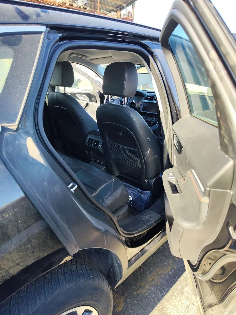Foto de GOMAS CONTORNO PUERTA JAGUAR F-PACE 3.0 V6 Diesel CAT (301 CV / 221 KW) referencia HK8320708A