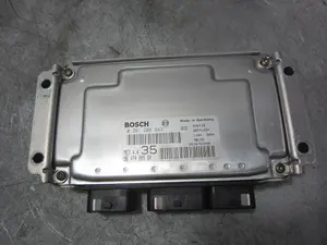 Foto de CENTRALITA MOTOR UCE PEUGEOT 307 BREAK / SW (S1)(04.2002) 1.6 16V CAT (109 CV / 80 KW) referencia 9847480580 foto 4