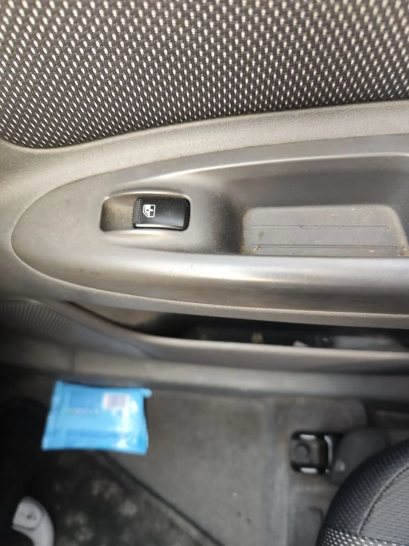 Foto de MANDO ELEVALUNAS DELANTERO DERECHO KIA RIO (JB) 1.5 CRDi (110 CV / 81 KW)