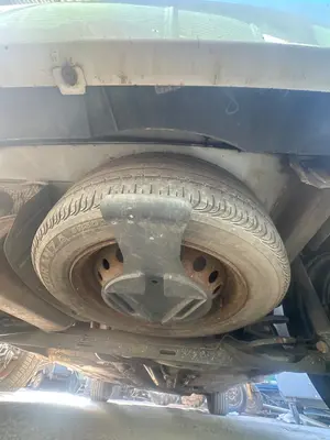 Foto de RUEDA DE REPUESTO RENAULT CLIO III 1.5 dCi Diesel (68 CV / 50 KW)