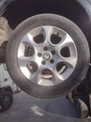 Foto de LLANTA ALFA ROMEO 159 (140) 1.9 JTD (M) 16V CAT (150 CV / 110 KW) referencia R16