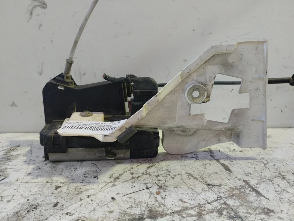 Foto de CERRADURA PUERTA DELANTERA DERECHA OPEL ZAFIRA A 2.0 DTI (101 CV / 74 KW) referencia 24434881