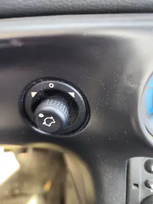 Foto de MANDO RETROVISOR FORD MONDEO BERLINA (GD) 1.8 Turbodiesel CAT (90 CV / 66 KW)