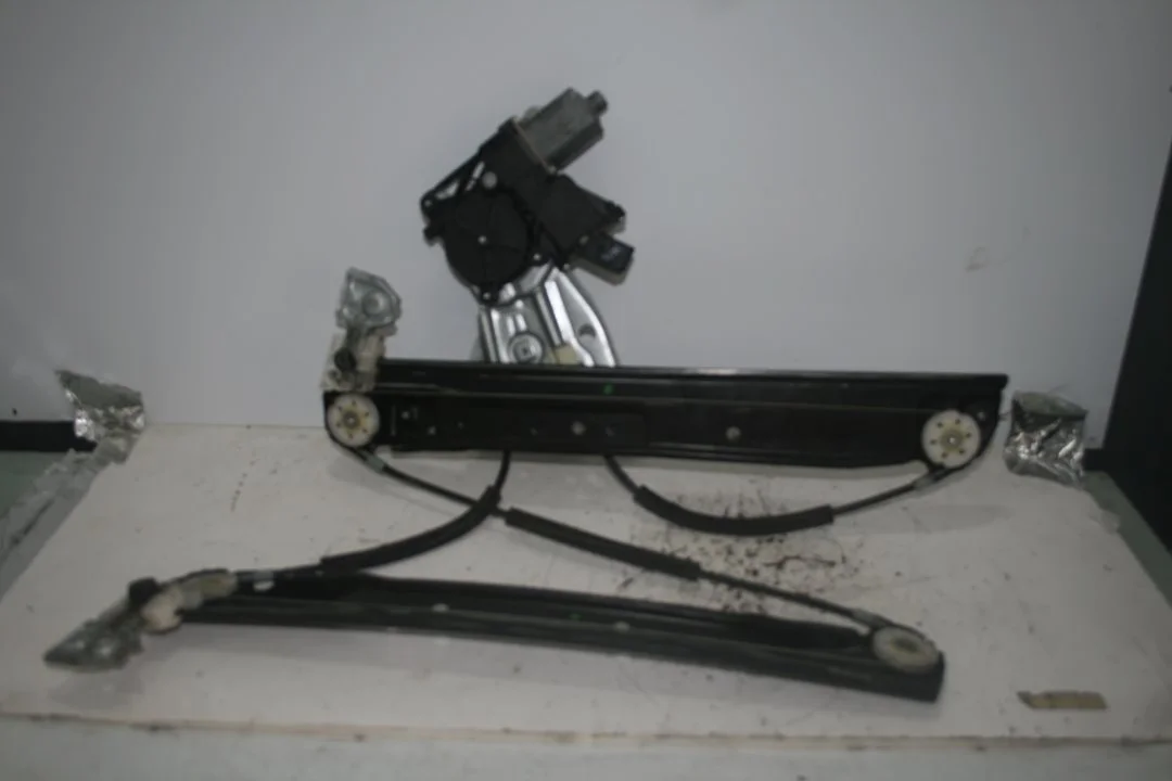 Foto de ELEVALUNAS TRASERO IZQUIERDO HYUNDAI ELANTRA (XD) 2.0 CRDi CAT (112 CV / 82 KW) referencia 834702D052