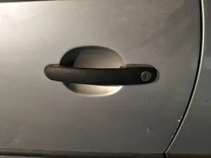 Foto de MANETA EXTERIOR DELANTERA IZQUIERDA VOLKSWAGEN GOLF IV BERLINA (1J1)(10.1997)