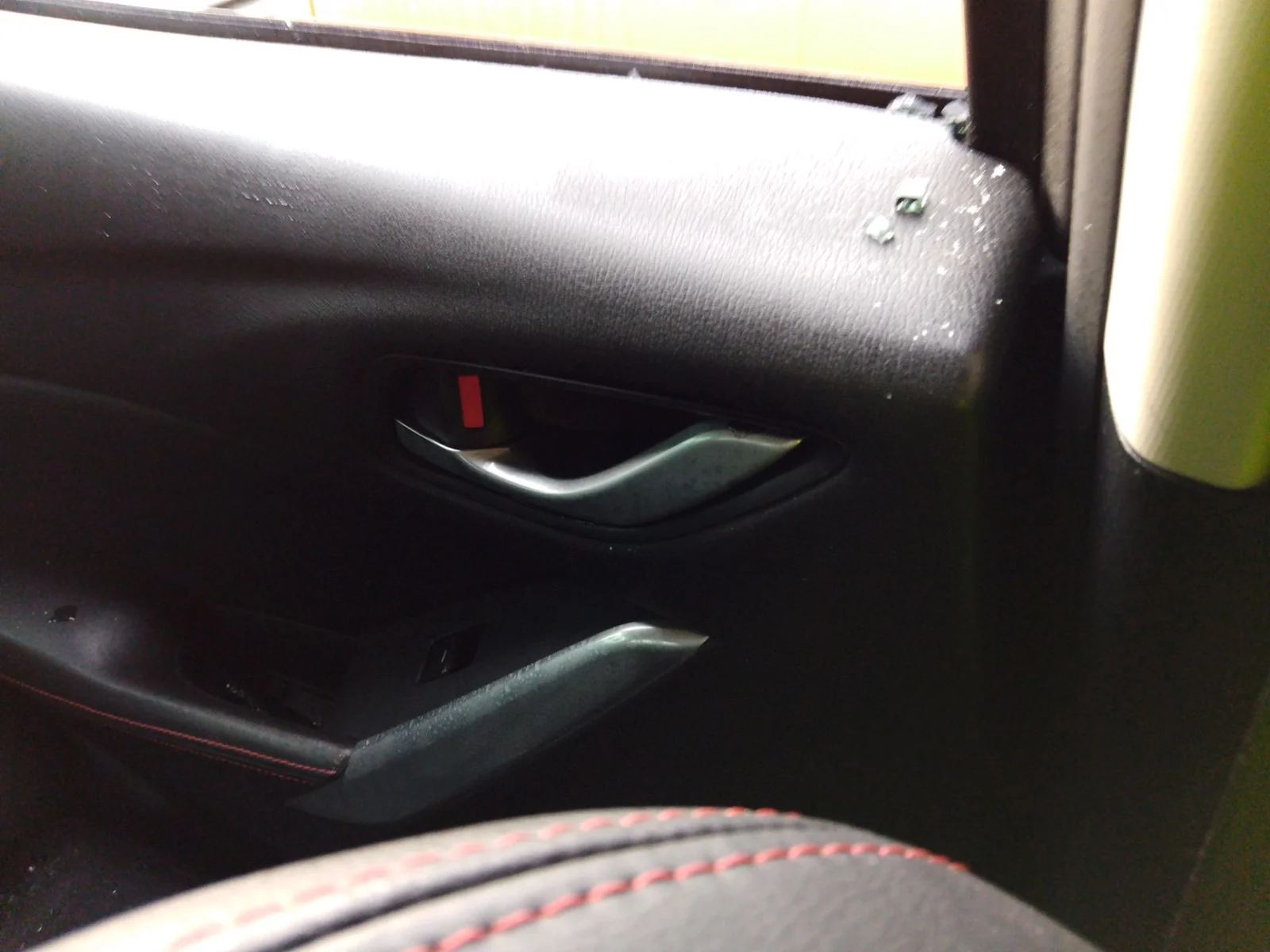 Foto de MANETA INTERIOR TRASERA IZQUIERDA MAZDA 6 BERLINA (GJ) 2.2 Turbodiesel CAT (175 CV / 129 KW)
