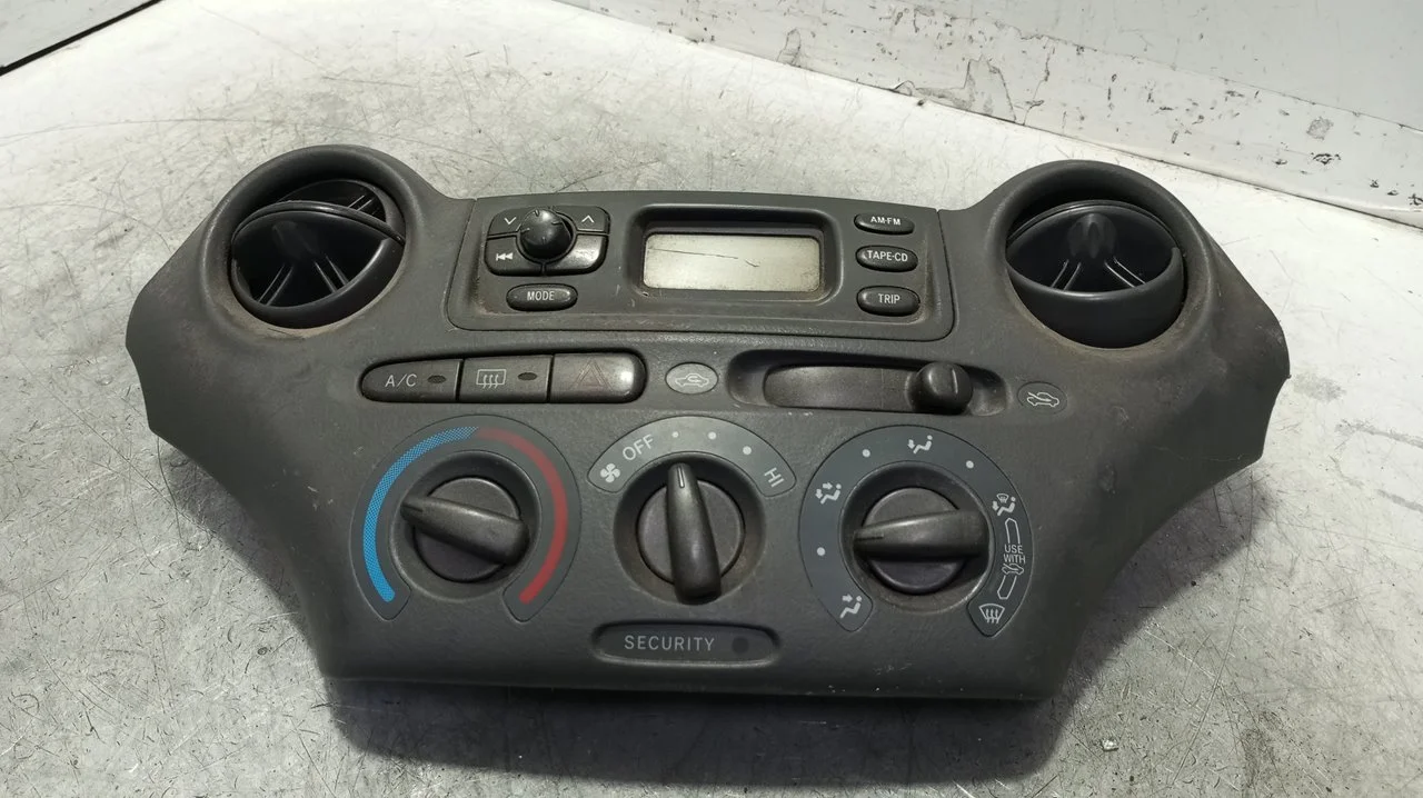 Foto de MANDO MULTIFUNCION TOYOTA YARIS (NCP1/NLP1/SCP1) referencia 758268701D