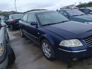 Foto de ALETA DELANTERA DERECHA VOLKSWAGEN PASSAT BERLINA (3B3) 1.9 TDI (131 CV / 96 KW) referencia 3B0821106E foto 2