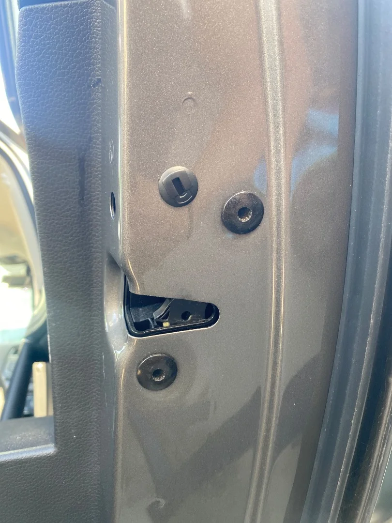 Foto de CERRADURA PUERTA TRASERA DERECHA VOLKSWAGEN GOLF VII (5G1/BE1) 1.4 16V TSI (122 CV / 90 KW) referencia 5K4839015R