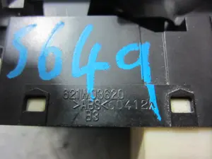 Foto de MANDO ELEVALUNAS TRASERO DERECHO KIA CERATO (LD) 1.6 CAT (105 CV / 77 KW) referencia 621W03620 foto 4