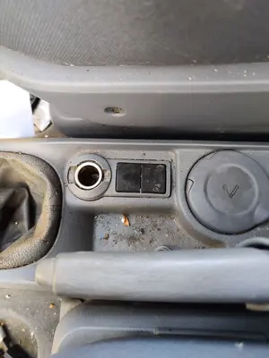 Foto de CENICERO KIA CARENS (RS) 1.8 16V CAT (126 CV / 93 KW)