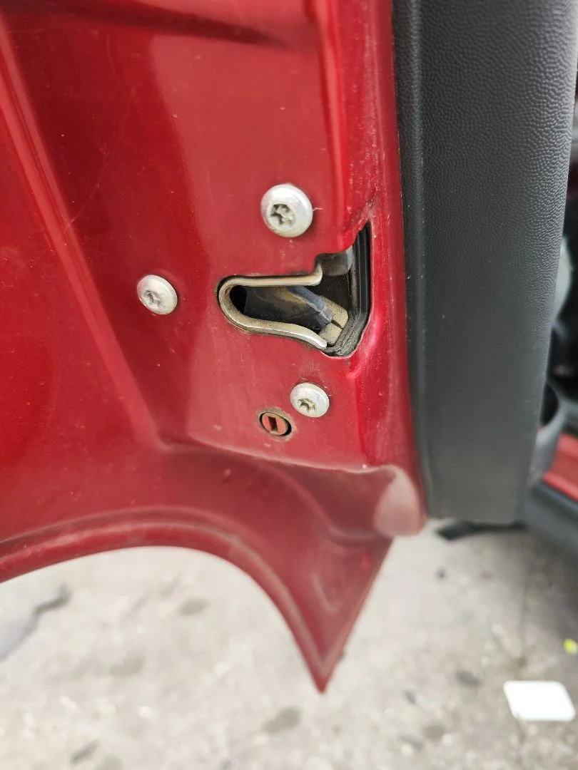Foto de CERRADURA PUERTA TRASERA IZQUIERDA OPEL CORSA C 1.2 16V CAT (Z 12 XEP / LB4) (80 CV / 59 KW)