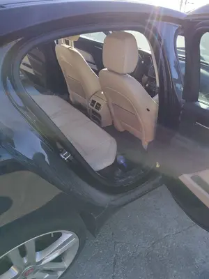 Foto de GOMAS CONTORNO PUERTA JAGUAR XE 2.0  Turbo CAT (200 CV / 147 KW)