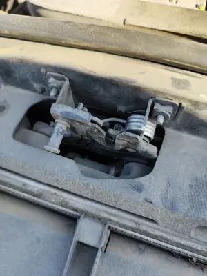 Foto de CERRADURA CAPO AUDI A6 BERLINA (4B2) 2.5 V6 24V TDI (150 CV / 110 KW)