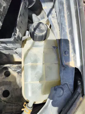 Foto de DEPOSITO EXPANSION NISSAN PRIMERA BERLINA (P12) 2.2 16V Turbodiesel CAT (126 CV / 93 KW) referencia 21710BM410 foto 1