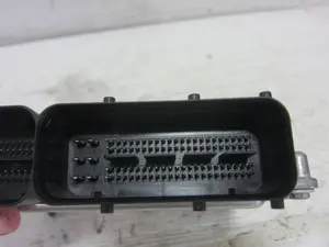 Foto de CENTRALITA MOTOR UCE VOLKSWAGEN GOLF VII BERLINA (BQ1/BE2) 1.6 TDI (116 CV / 85 KW) referencia 04L907445G foto 4
