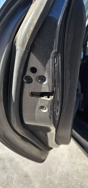 Foto de CERRADURA PUERTA TRASERA IZQUIERDA FORD FIESTA (CNN) 1.25 16V CAT (82 CV / 60 KW)