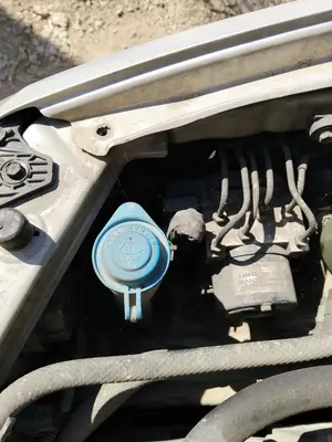 Foto de DEPOSITO LIMPIA HYUNDAI ELANTRA (XD) 2.0 CRDi CAT (113 CV / 83 KW)