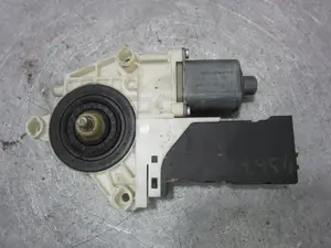 Foto de MOTOR ELEVALUNAS TRASERO IZQUIERDO PEUGEOT 407 2.0 16V HDi CAT (RHR / DW10BTED4) (136 CV / 100 KW) referencia 994651102 foto 5