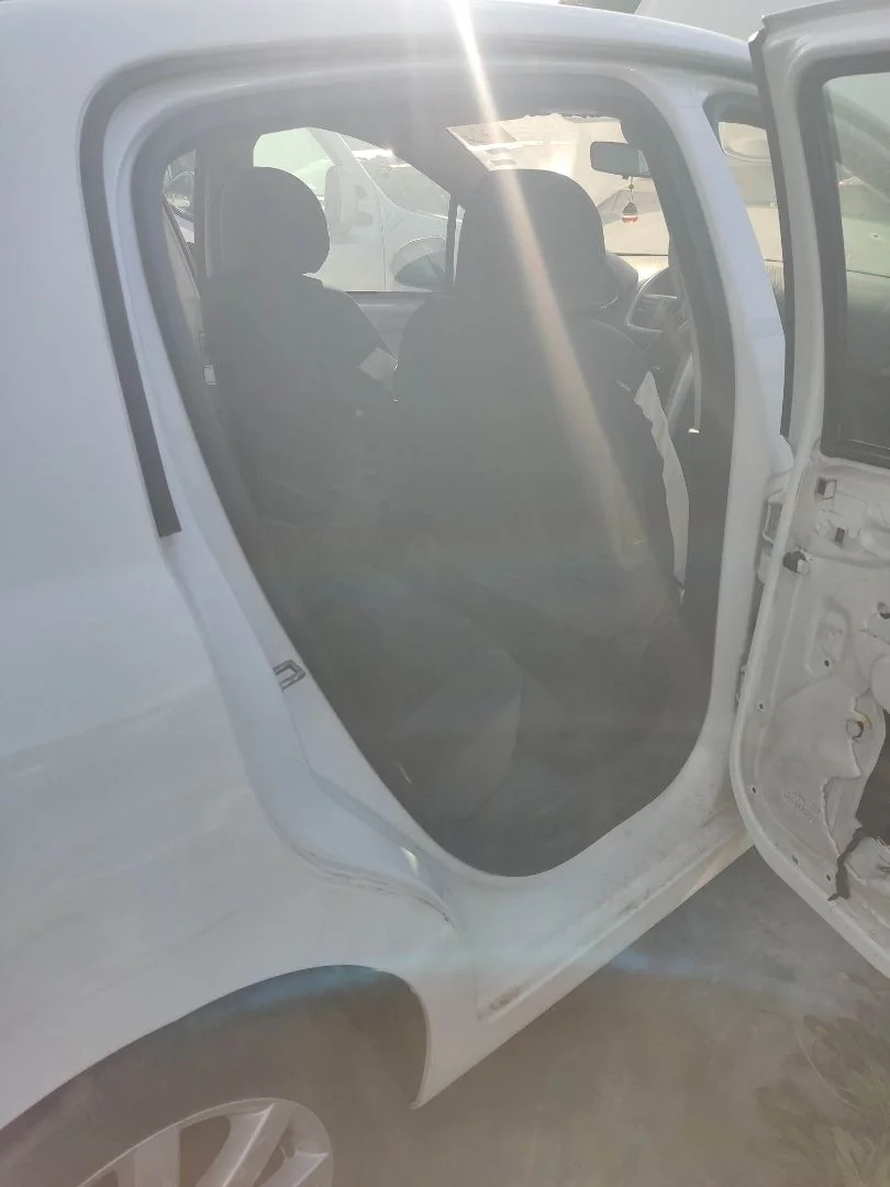 Foto de GOMAS CONTORNO PUERTA PEUGEOT 207 1.6 HDi FAP CAT (9HZ / DV6TED4) (109 CV / 80 KW)