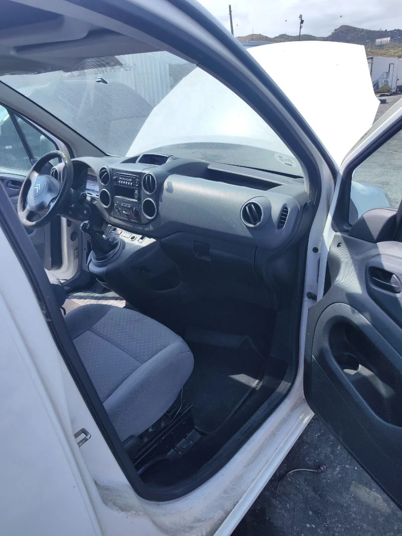 Foto de GOMAS CONTORNO PUERTA CITROEN BERLINGO FURGÓN 1.6 16V HDi FAP (90 CV / 66 KW)