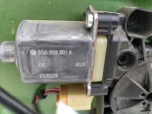 Foto de MOTOR ELEVALUNAS TRASERO DERECHO PORSCHE MACAN (95BA) referencia 5Q0959802A