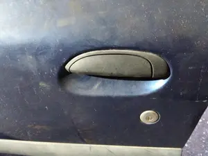 Foto de MANETA EXTERIOR DELANTERA IZQUIERDA RENAULT CLIO II FASE I (B/CB0) 1.4 16V (98 CV / 72 KW)
