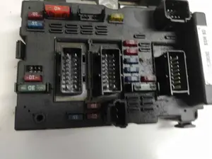 Foto de CAJA RELES / FUSIBLES PEUGEOT 307 (S1)(04.2001) 2.0 HDi CAT (90 CV / 66 KW) referencia 9643538080 foto 2