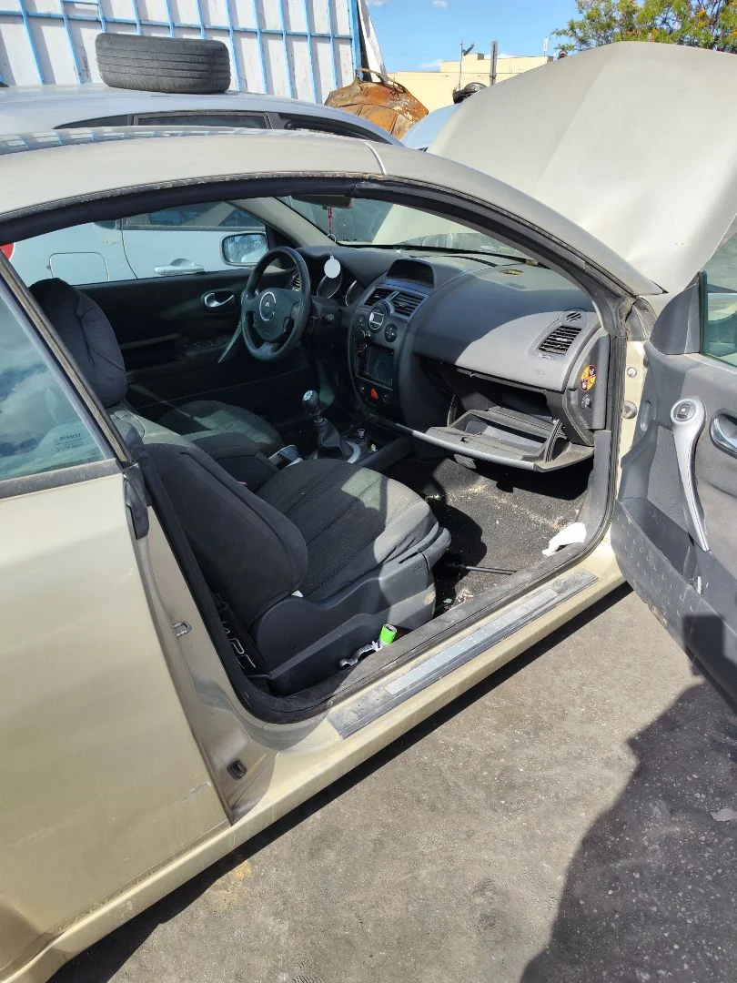 Foto de GOMAS CONTORNO PUERTA RENAULT MEGANE II COUPE/CABRIO 1.5 dCi Diesel (106 CV / 78 KW)