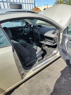 Foto de GOMAS CONTORNO PUERTA RENAULT MEGANE II COUPE/CABRIO 1.5 dCi Diesel (106 CV / 78 KW)