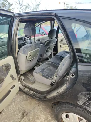 Foto de GOMAS CONTORNO PUERTA RENAULT SCENIC I (JA...) 1.4 CAT (95 CV / 70 KW)