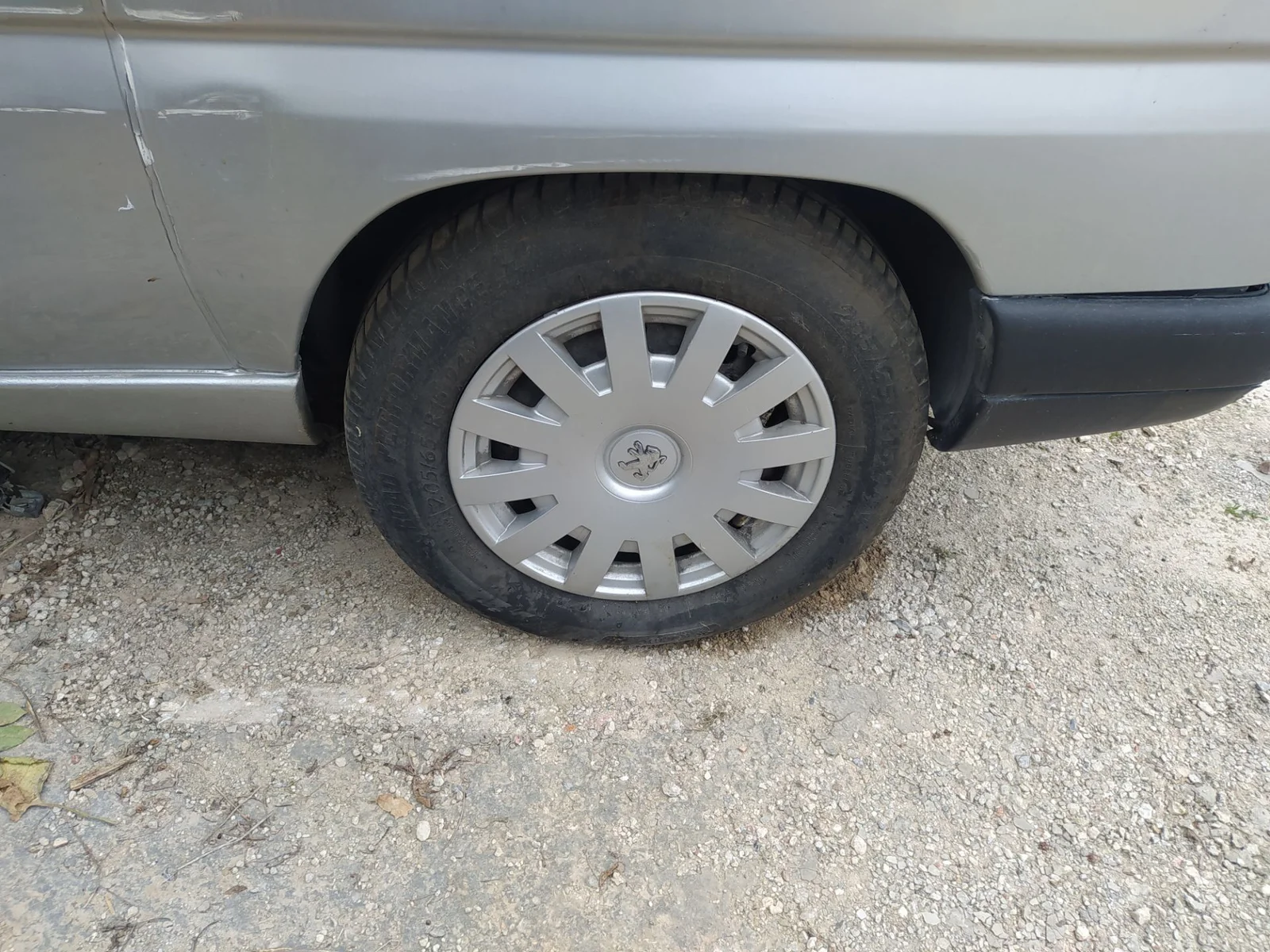 Foto de LLANTA PEUGEOT EXPERT FURGÓN COMFORT (1995) 2.0 HDi (109 CV / 80 KW)