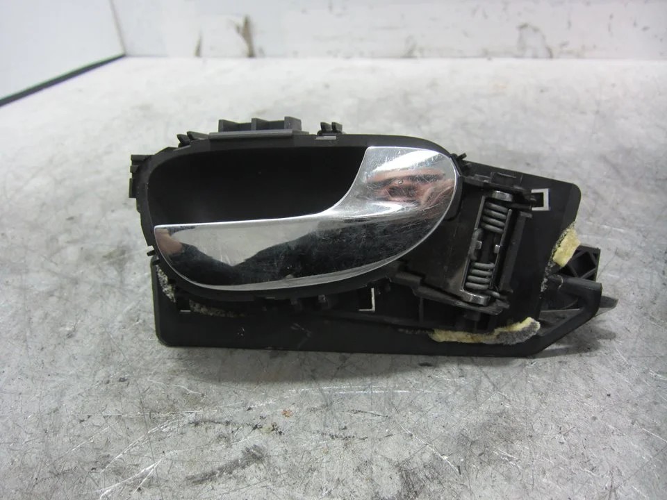 Foto de MANETA INTERIOR DELANTERA DERECHA PEUGEOT 307 (S1)(04.2001) 1.4 HDi (68 CV / 50 KW) referencia 9643604477