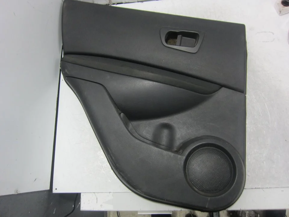Foto de GUARNECIDO PUERTA TRASERA IZQUIERDA NISSAN QASHQAI (J10) 2.0 dCi Turbodiesel CAT (150 CV / 110 KW) referencia 82977JD900