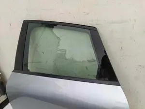 Foto de PUERTA TRASERA IZQUIERDA PORSCHE MACAN (95BA) referencia 95B33311A foto 2