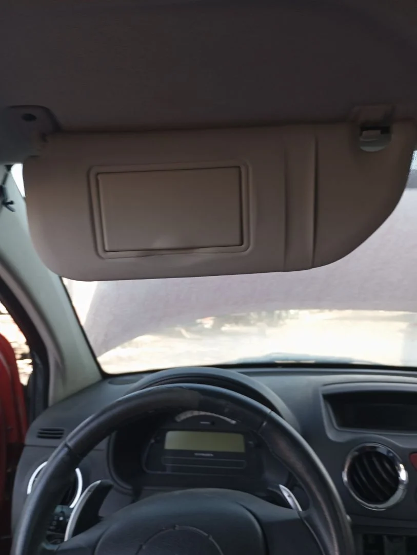 Foto de PARASOL IZQUIERDO CITROEN C2 1.4 (73 CV / 54 KW)