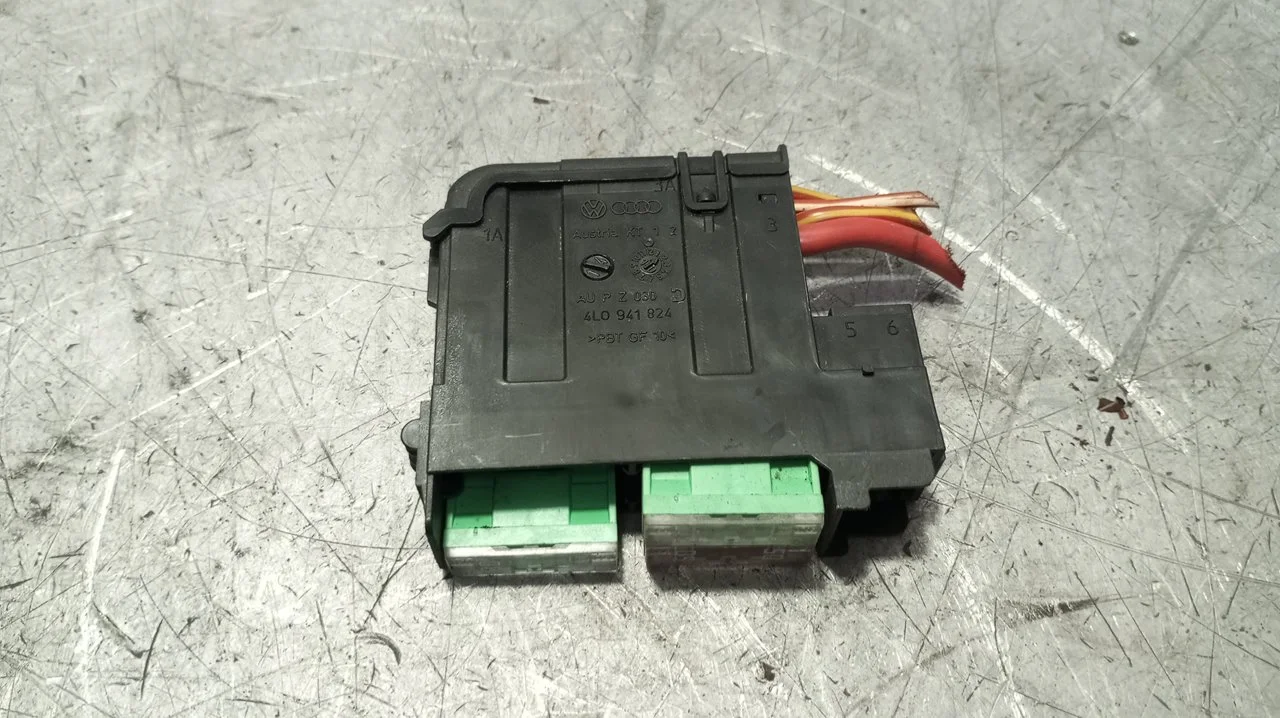 Foto de CAJA RELES / FUSIBLES PORSCHE MACAN (95BA) referencia 4L0941824
