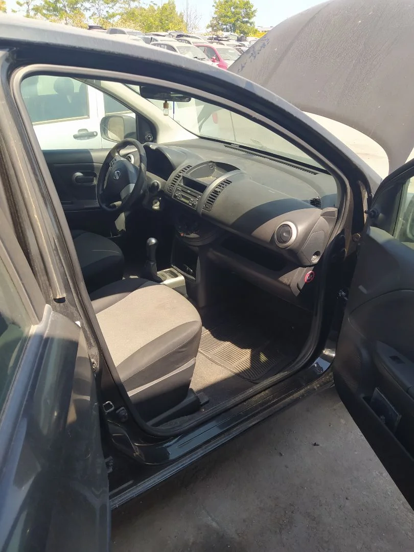 Foto de GOMAS CONTORNO PUERTA NISSAN NOTE (E11E) 1.4 CAT (88 CV / 65 KW)