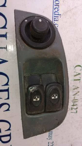 Foto de MANDO ELEVALUNAS DELANTERO IZQUIERDO RENAULT MEGANE I FASE 2 BERLINA (BA0) referencia 7700429070