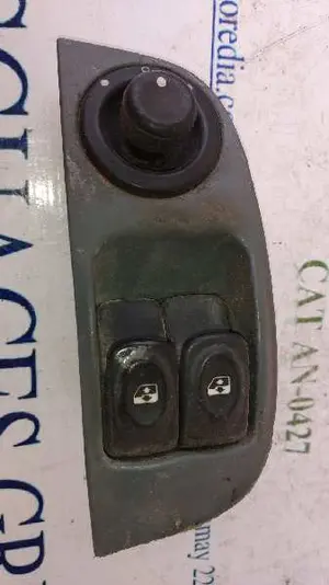 Foto de MANDO ELEVALUNAS DELANTERO IZQUIERDO RENAULT MEGANE I FASE 2 BERLINA (BA0) referencia 7700429070