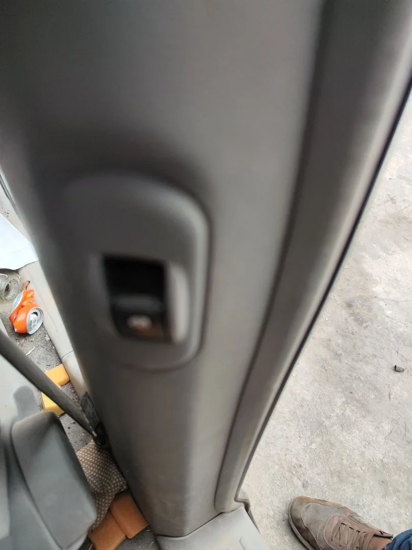 Foto de MANDO ELEVALUNAS TRASERO DERECHO KIA CARNIVAL 2.9 CRDi CAT (185 CV / 136 KW)