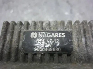 Foto de CAJA PRECALENTAMIENTO RENAULT MEGANE II COUPE/CABRIO 1.9 dCi Diesel FAP (131 CV / 96 KW) referencia 9640469680 foto 3