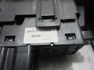 Foto de MANDO ELEVALUNAS TRASERO IZQUIERDO NISSAN QASHQAI (J10) 2.0 dCi Turbodiesel CAT (150 CV / 110 KW) referencia 25411JD000 foto 4