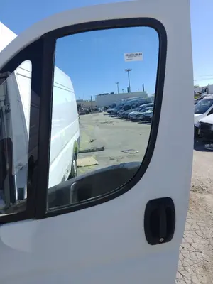 Foto de LUNA DELANTERA IZQUIERDA FIAT DUCATO 3 MAXI FURGÓN TS 35 (295) 2.3 JTD CAT (131 CV / 96 KW) referencia 46864291